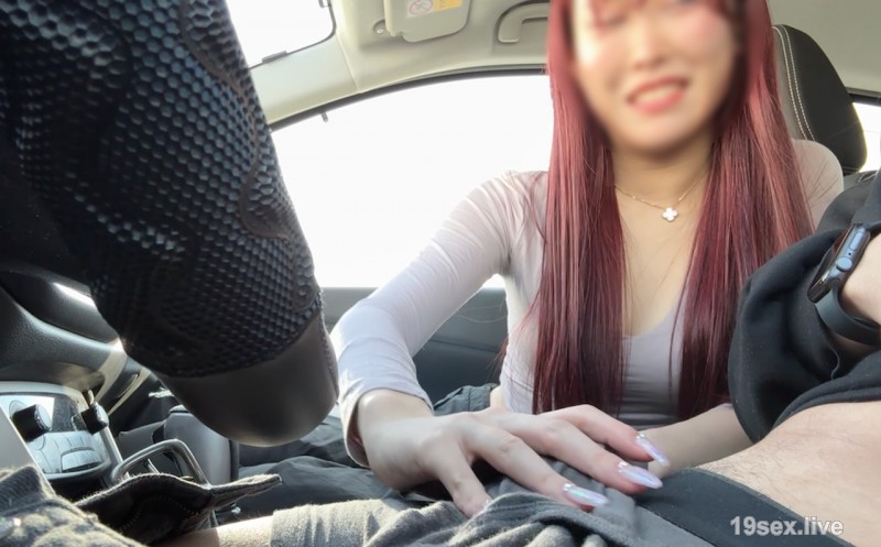 fc2-ppv 4676983 FC2-PPV-4676983一位大胸美的美女要求她在車內用打手槍和口交做