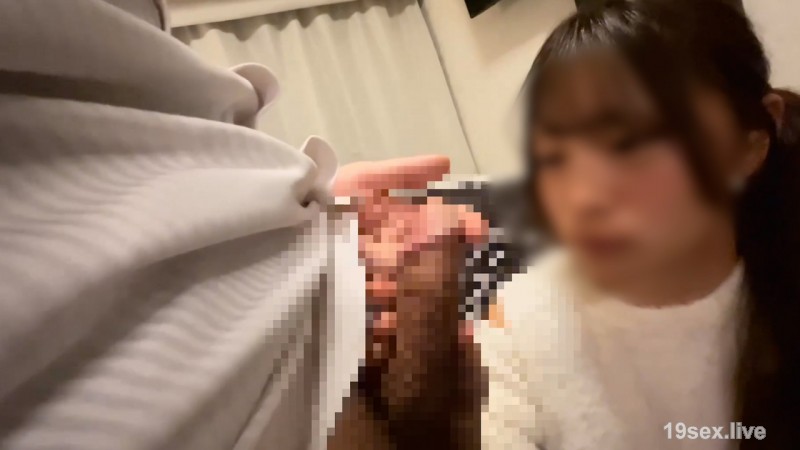 fc2-ppv 4698988 她以前從未與男友牽過。他通過吮吸陰莖使男人感覺良好。個人照片第329號