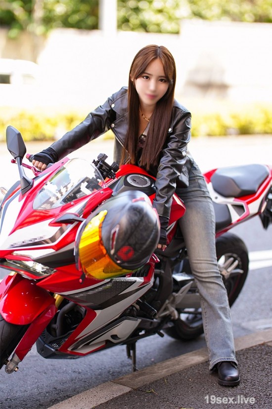 fc2-ppv 4770732 [Limited Price] Her Motorcycle Is A Partner, And She Has A Superb Beauty With A Great Figure.A Cool, Straightforward Woman's Rationality Collapses, And She Cums With Raw Sex!| FC2 Content Market
